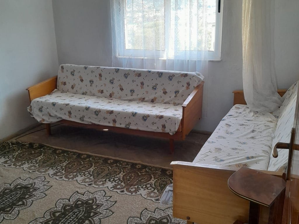 Apartment 2+1 for rent, Allias Njazi Meka street 300,000 lek.