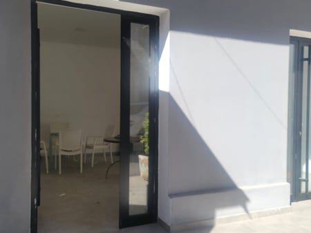 SHOP FOR RENT NEXT TO THE ROAD AXIS. 33M2 250 € /Month