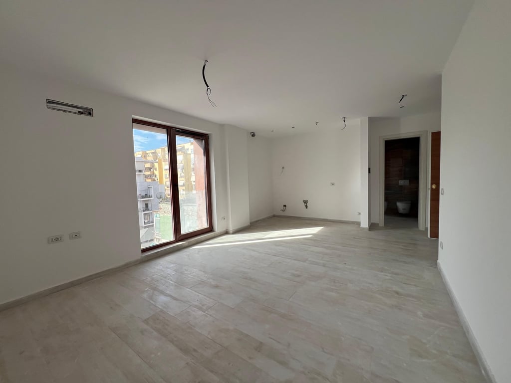 Ambiente ufficio in affitto, Via Kavajë