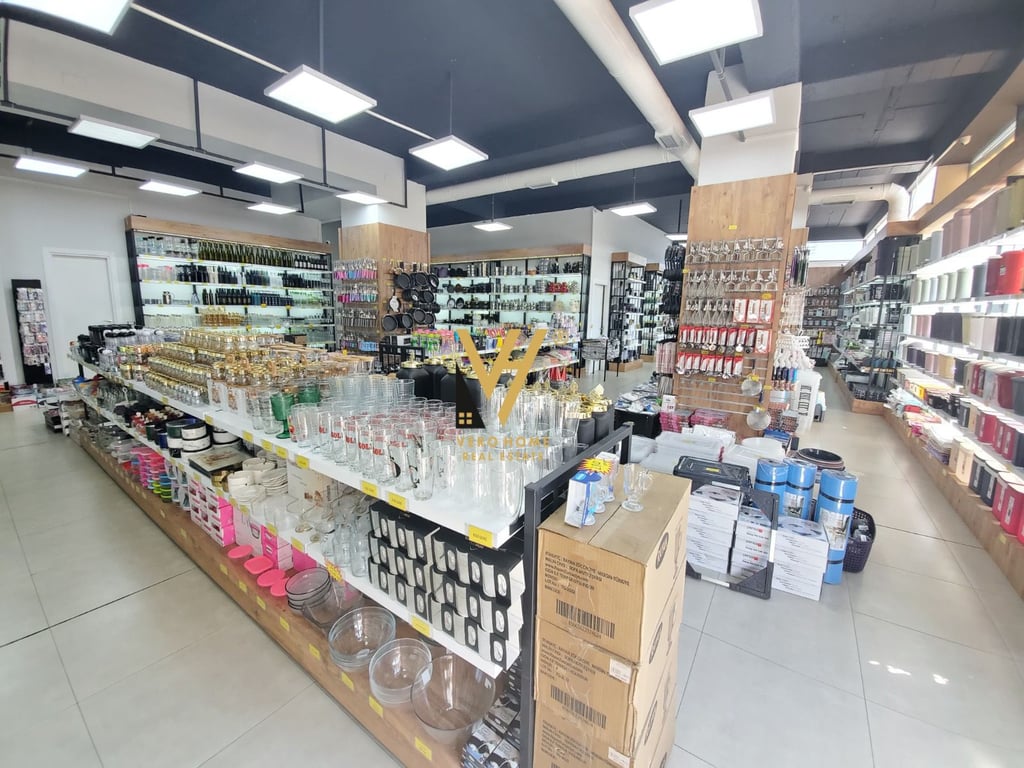 SHITET AMBIENT KOMERCIAL 413 M2 TE KOMUNA E PARISIT 1.600.000 EURO