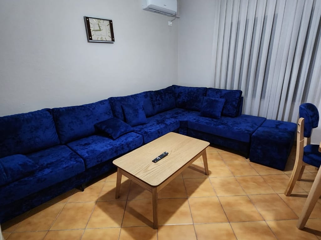 Affittasi appartamento 2+1+1 con balcone.