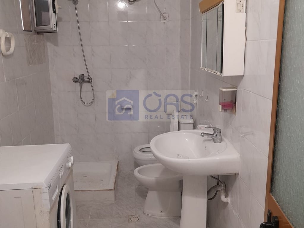 A 2+1 apartment is for rent in Allias.