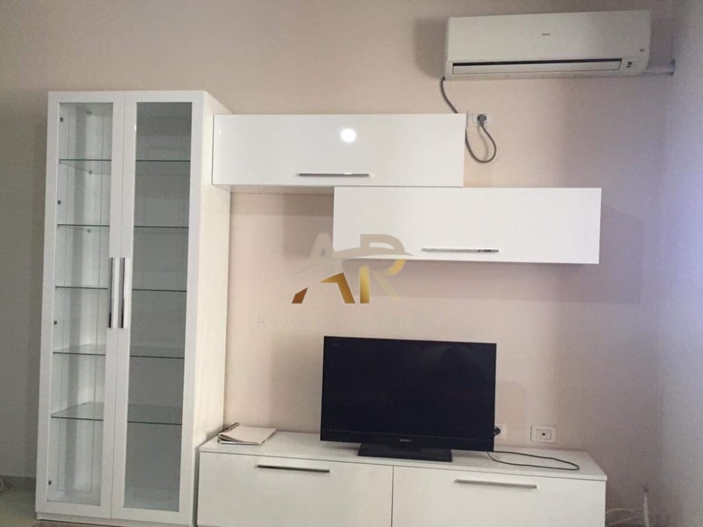 Appartamento 1+1 in Affitto in un Nuovo Edificio con Ascensore, Vicino a Vila L, Astir