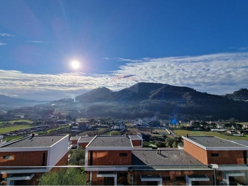 Villa di 3 piani in vendita vicino a TEG!