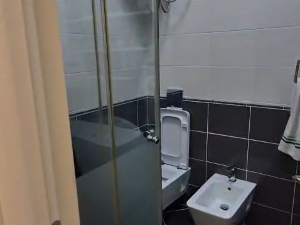 Shitet Apartament 3+1+2 Komuna e Parisit
