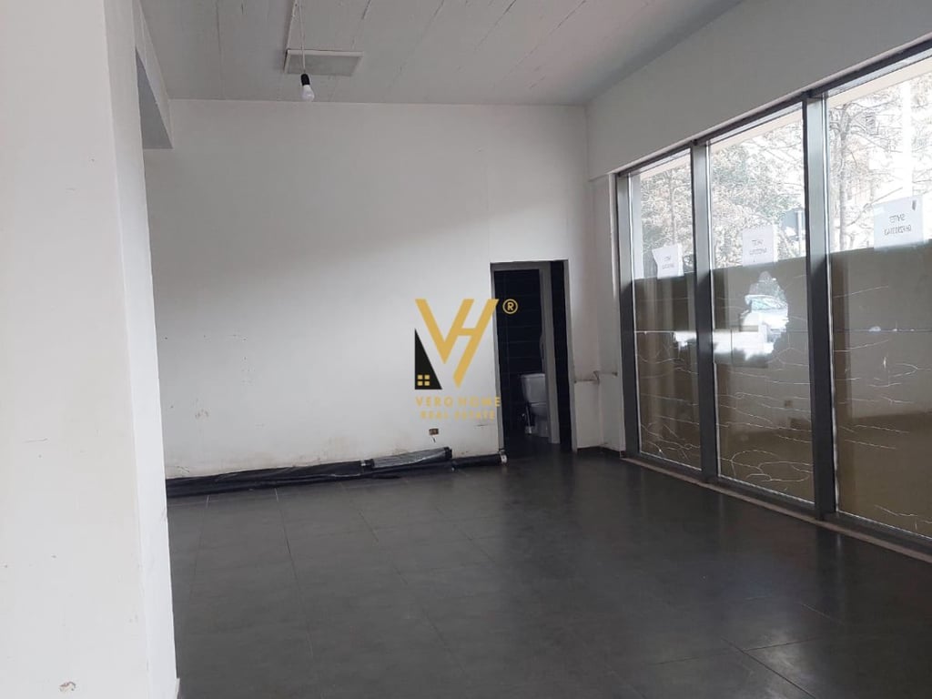 STORE FOR SALE 82 M2 ON DIBRA STREET 260,000 EURO