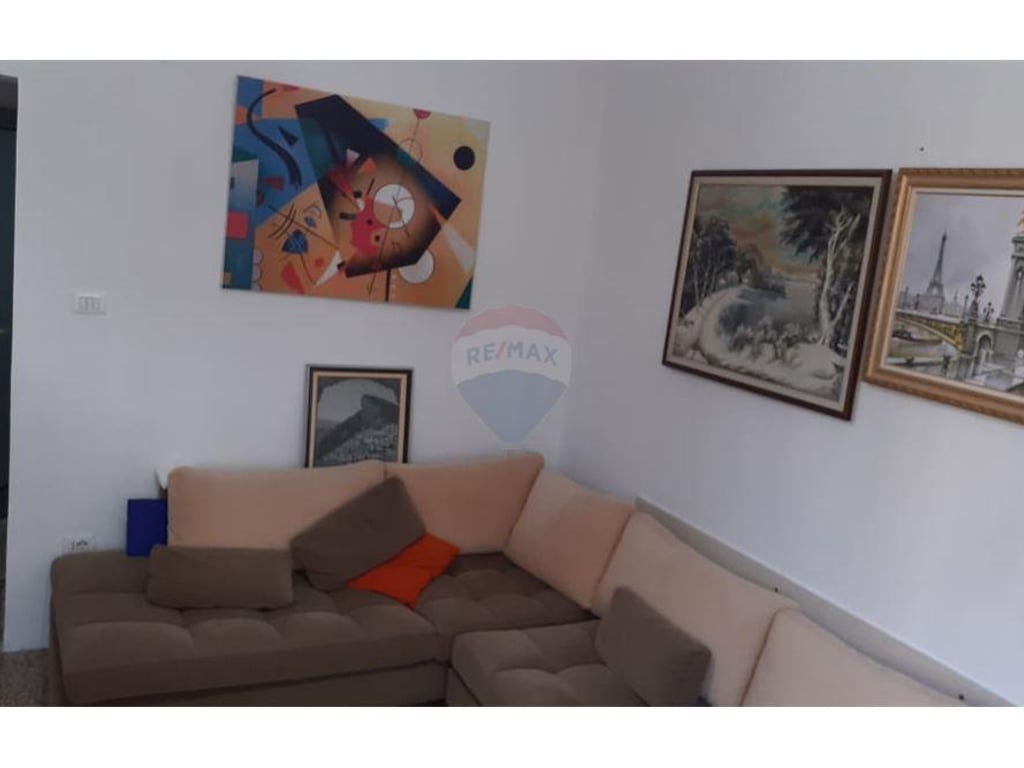 APARTAMENT PER SHITJE TEK STADIUMI DINAMO