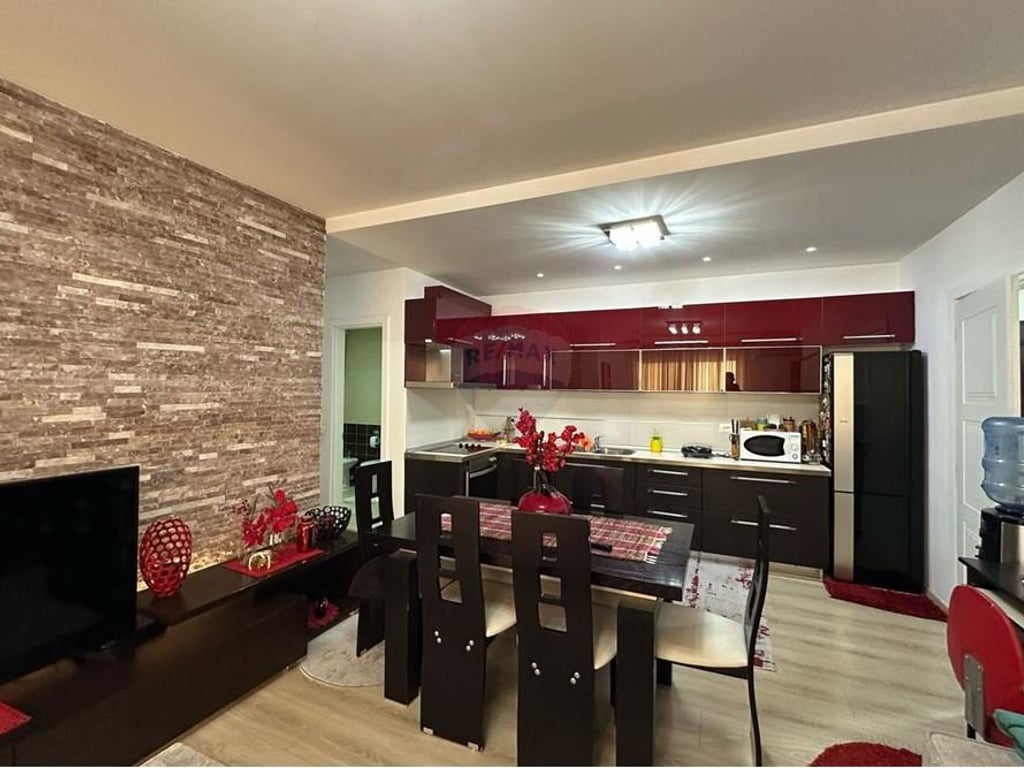 Jepet Apartament 2+1 Tek Rrotondo Astir me Qira