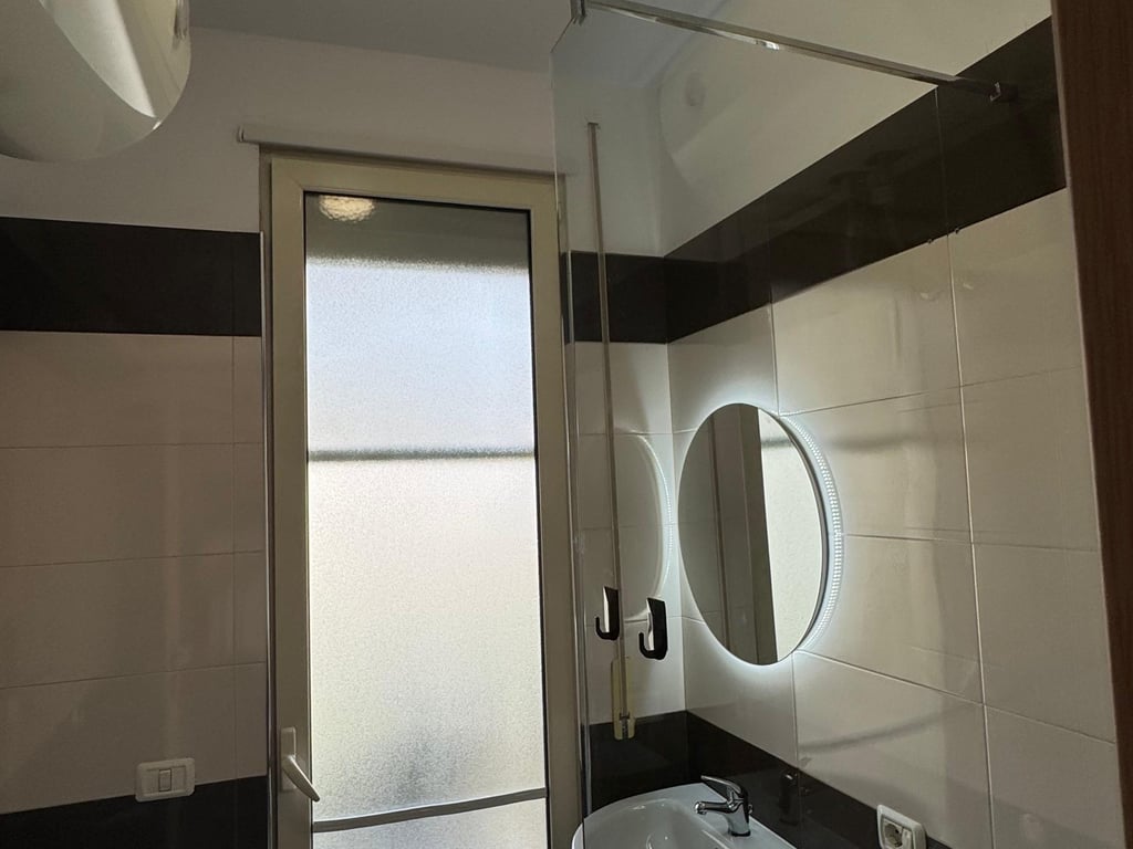 Jepet me qera 2+1+2 te Liqeni i Thate