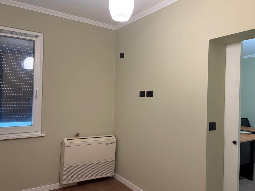 A 1+1 apartment is available for rent for offices near the University Bookstore in Bllok.