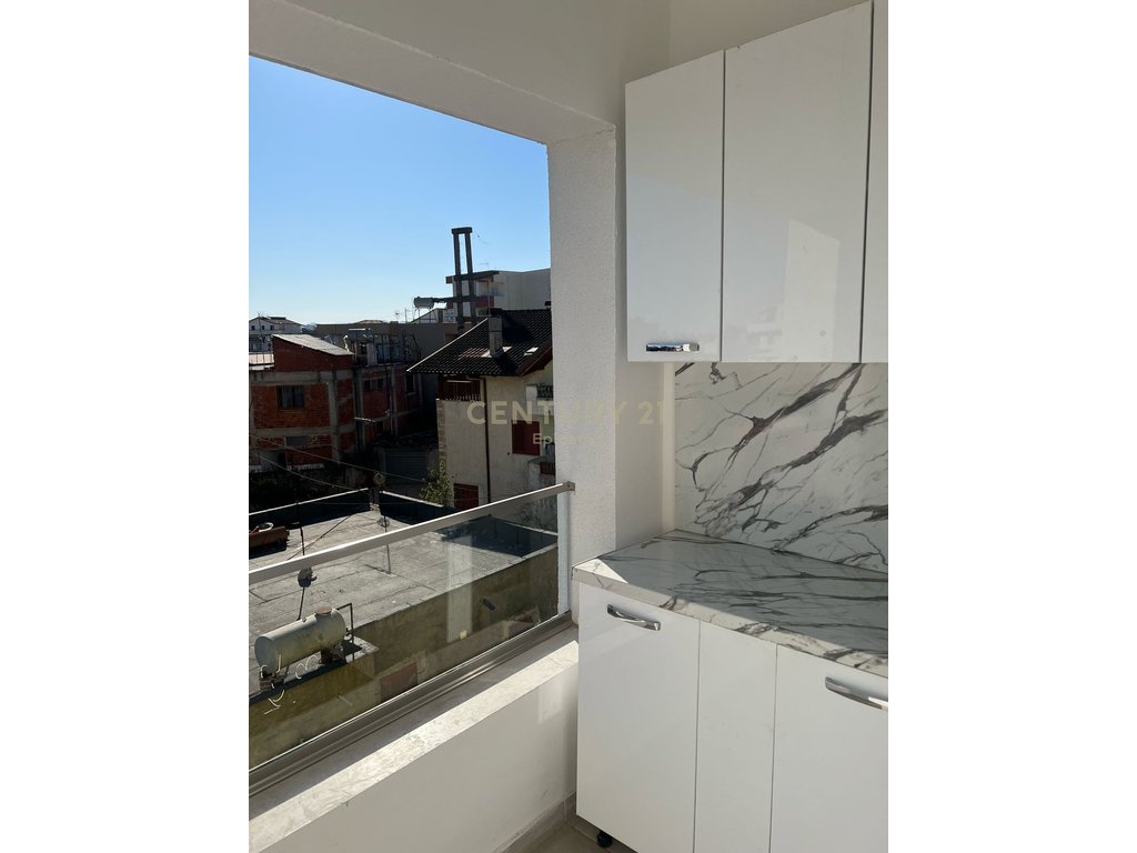 Jepet me qera apartament 1+1 te Tregu Industrial!