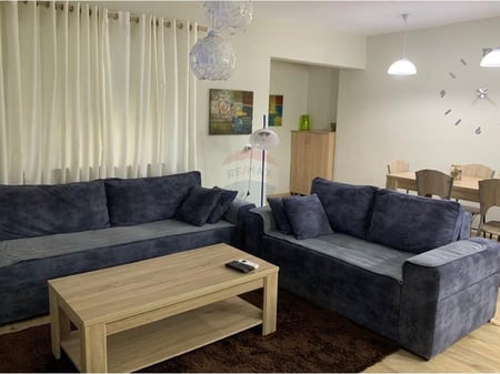 Jepet apartament 1+1 me qira ne qender te rruga Bardhok Biba