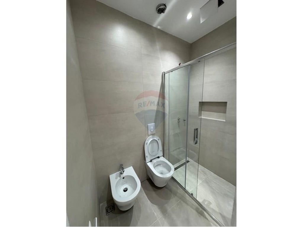 Appartamento 3+1+parcheggio vicino allo Stadio Air Albania!
