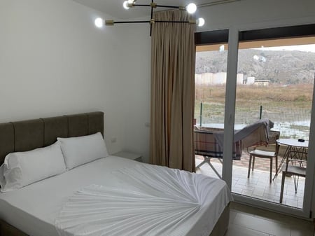 JEPET APARTAMENT ME QERA