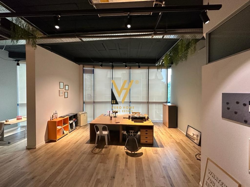 JEPET ZYRE 52 M2 ME QERA TE MYSLYM SHYRI 1.500 EURO