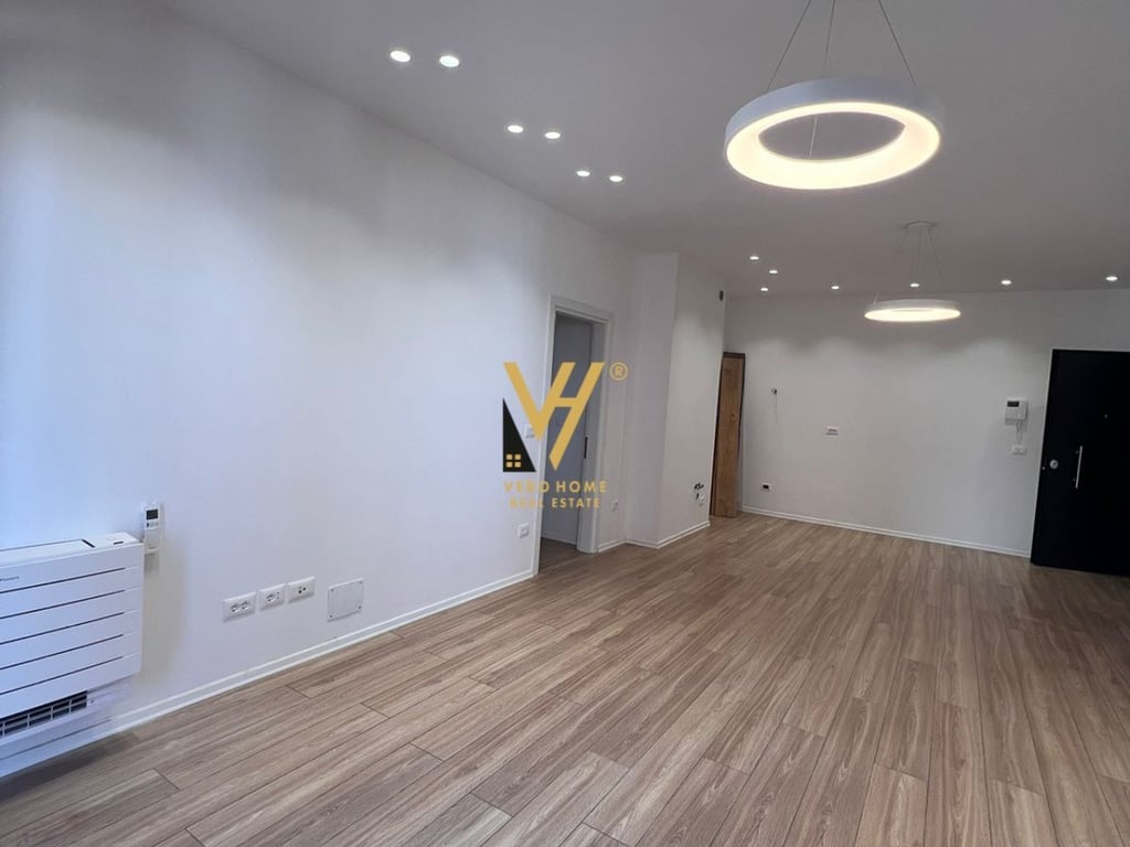 JEPET ZYRE 160M2 ME QERA TE GARDEN BUILDING 1.400 EURO