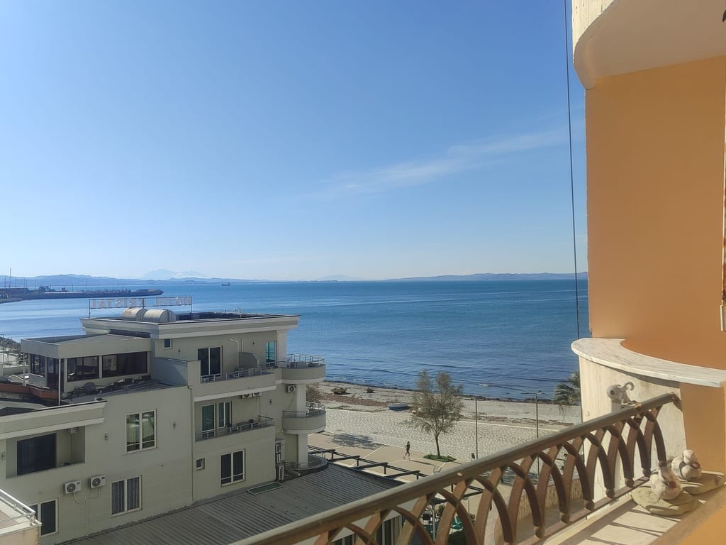 SHITET APARTAMENT 2+1+2 NE VOLLGA DURRES ME PAMJE DETI