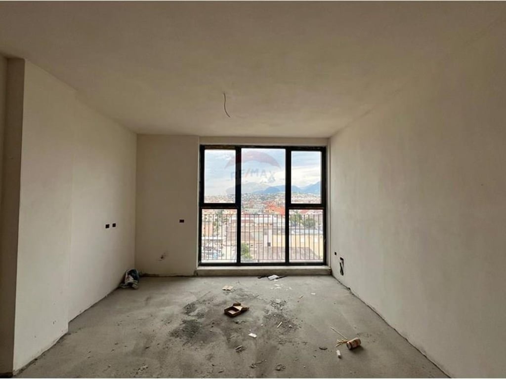 APARTMENT 1+1 WITH PARKING SPACE AT SIRI KODRA!