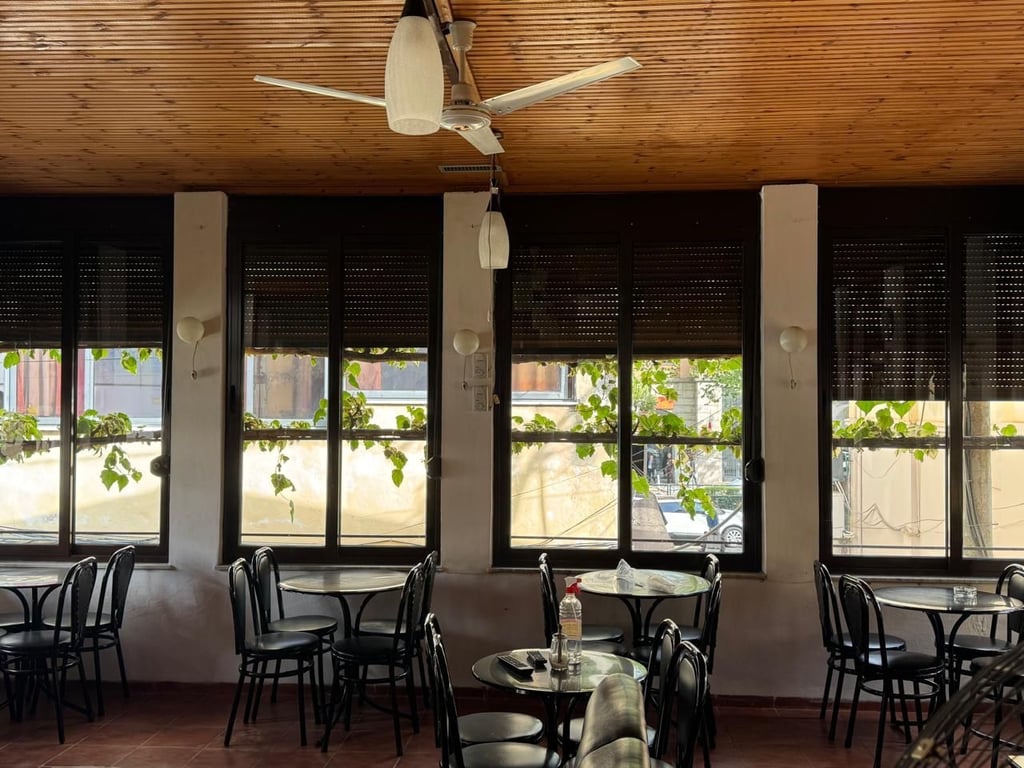 ambiente in affitto - Via Kavajë, di fronte all'ex VW, vicino alla chiesa ortodossa, con vista sulla strada,