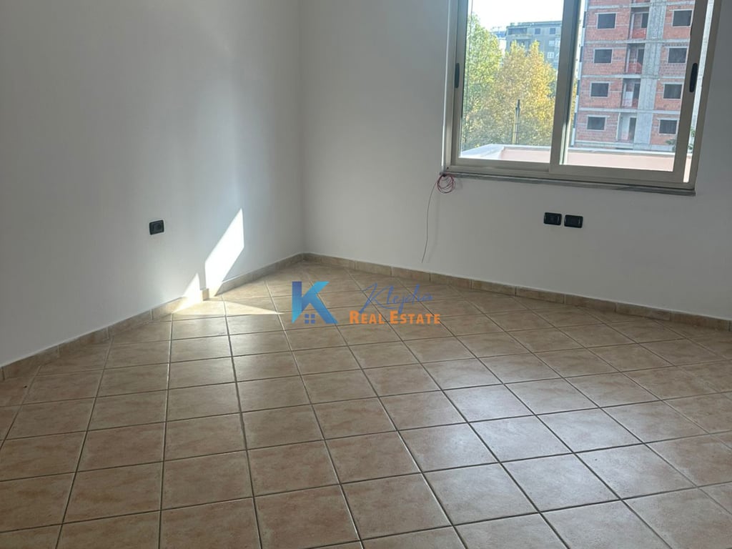 Apartament 1+1 per qira te ish Nshrak, pas Sq21