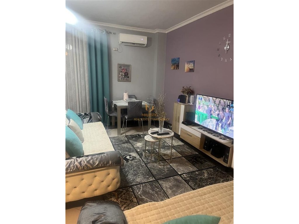 Vendesi appartamento 2+1 all'incrocio di Kamza.