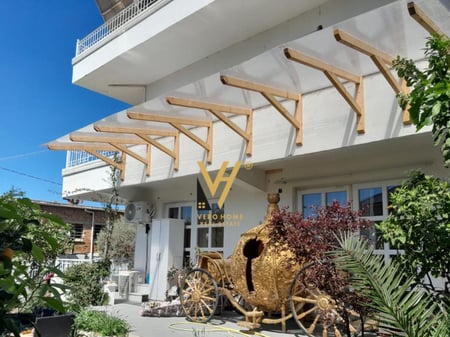 Villa di 3 Piani in Vendita a Allias 515.000 Euro