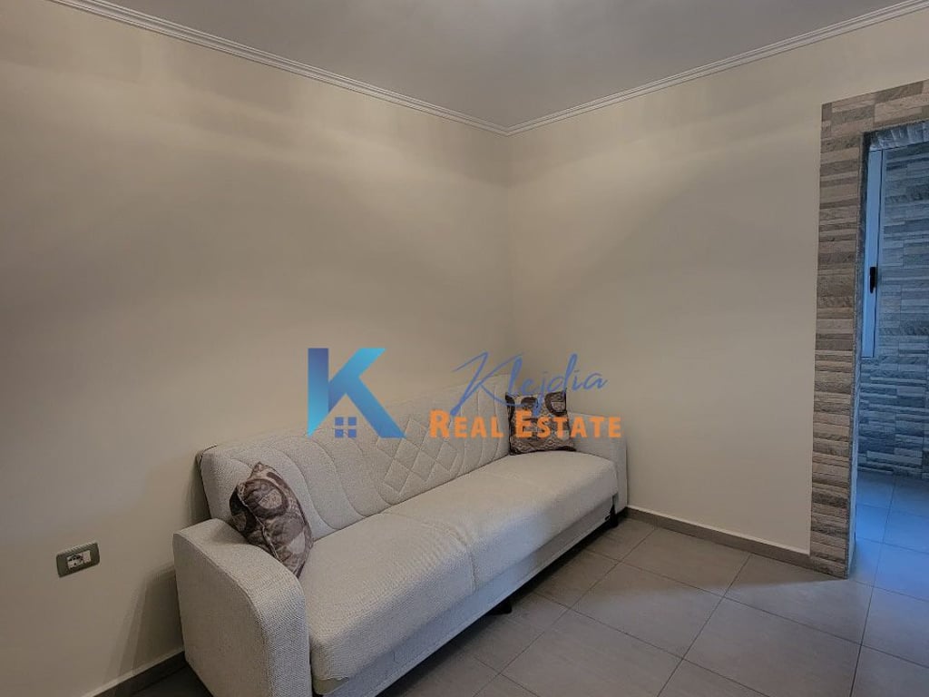 Apartament 1+1 per qira te Ministria e Jashtme, afer karburant Eida