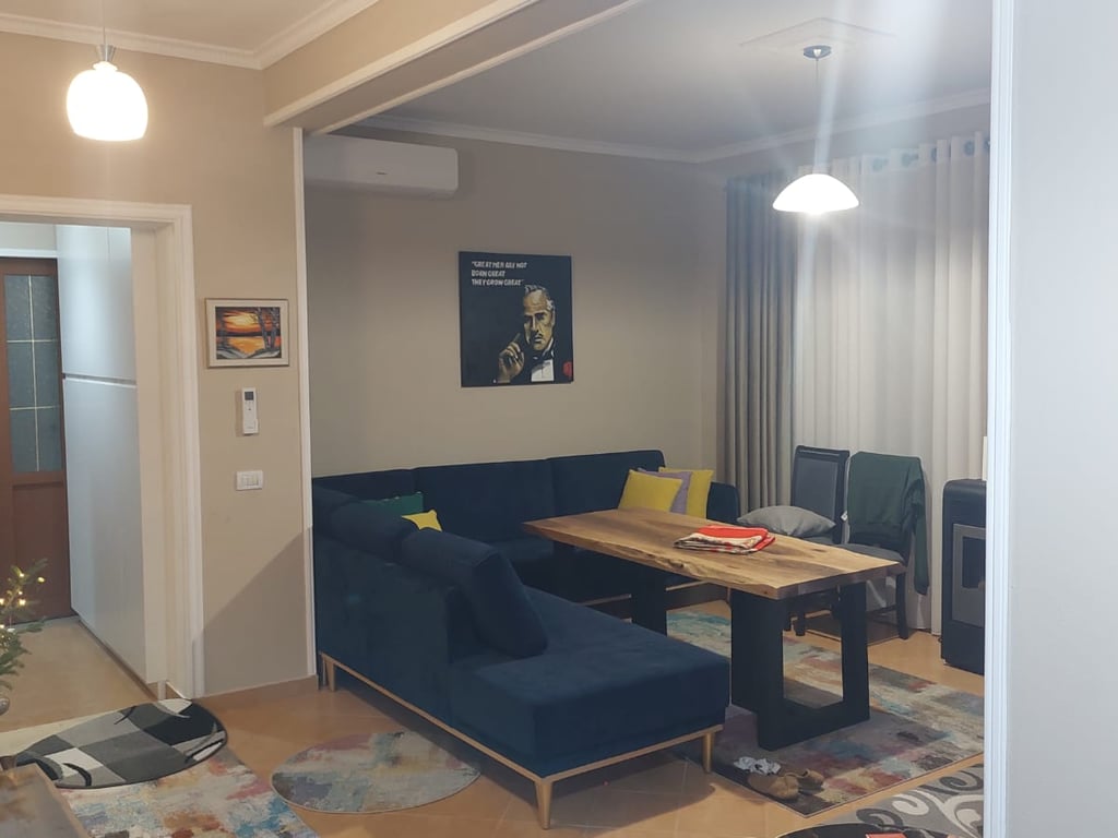 Appartamento 4+1 in affitto alla Stazione dei Treni, nel mezzo del nuovo viale Prezzo: 550 mila lek + Parcheggio incluso