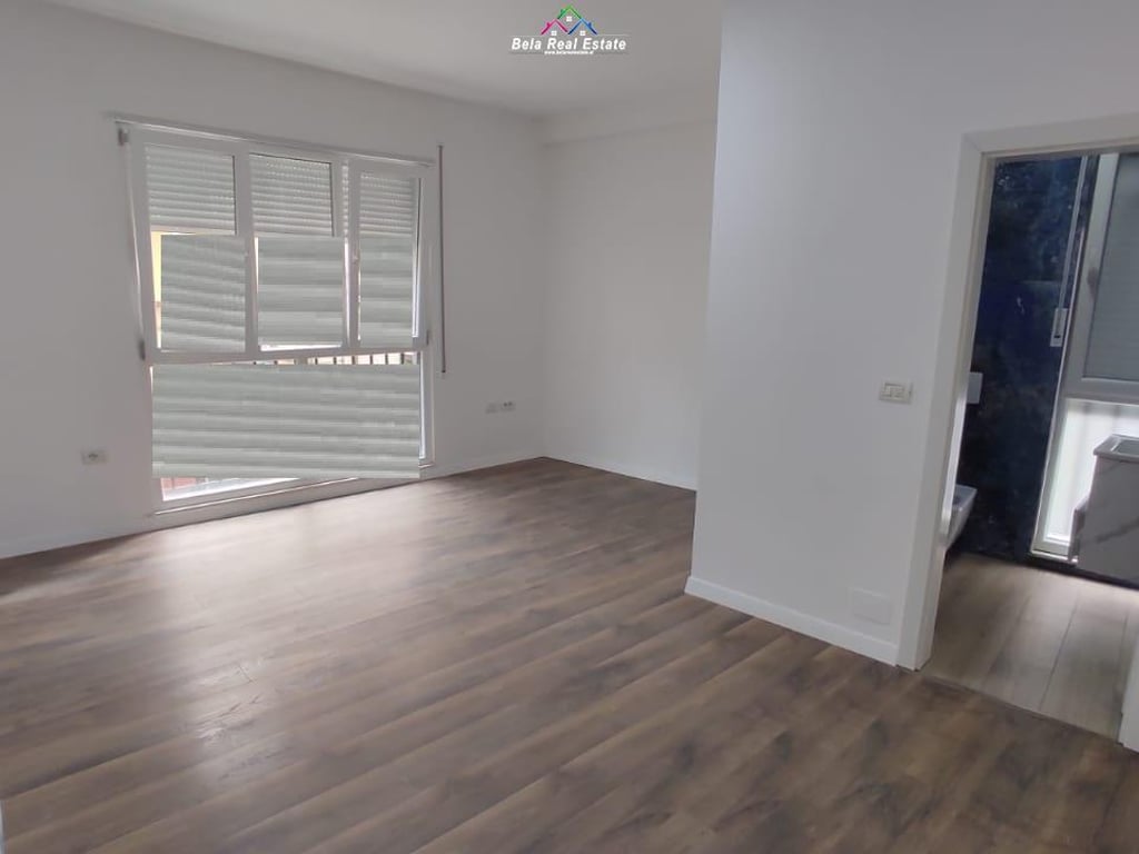 Zyre me qera 2+1 Tek Komuna e Parisit (ID BZ2407) Tirane.