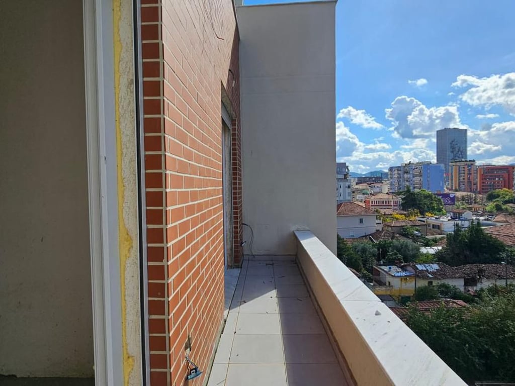 For sale Apartment 2+1+2 Pazari Ri