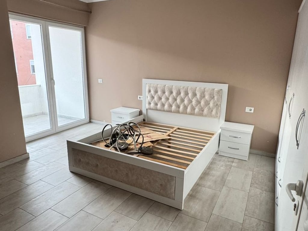 Shitet Apartament 1+1 i mobiluar me Hipotek ne plazh Durres
