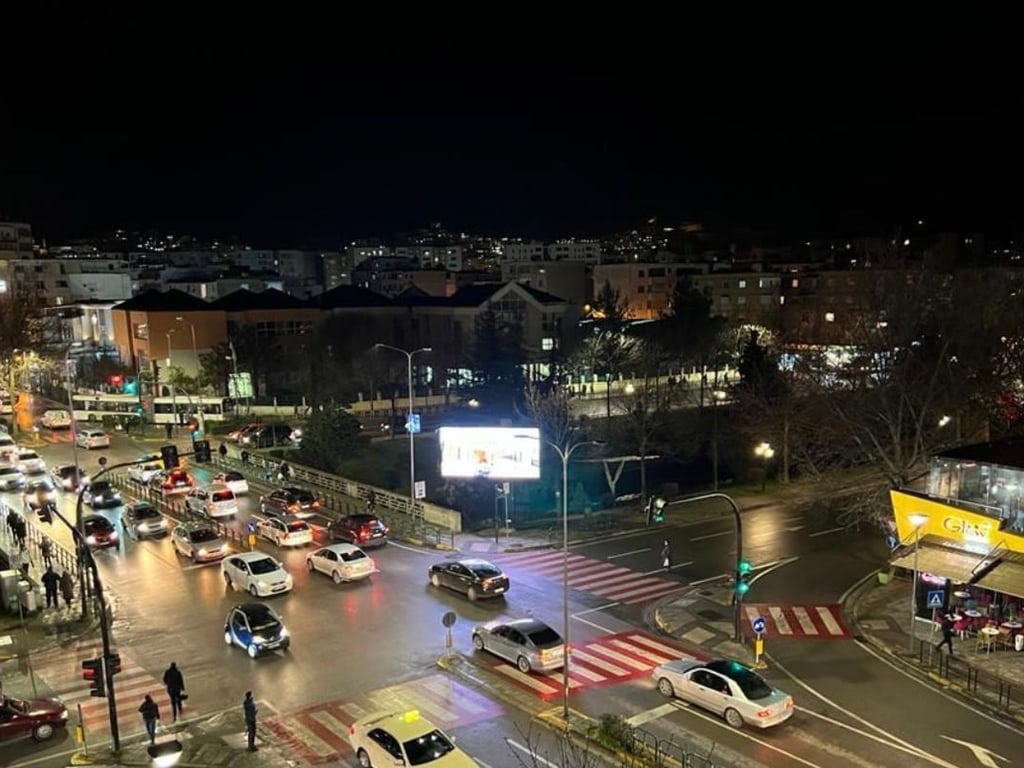 Jepet me qera apartament 2+1 ne Vasil Shanto