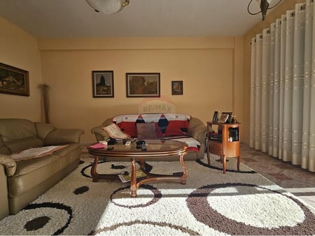 Apartament 3+1+2 per shitje tek Shallvaret!