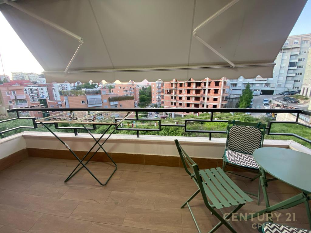 2+1+2 apartment for rent with parking space and storage at the Botanical Garden.