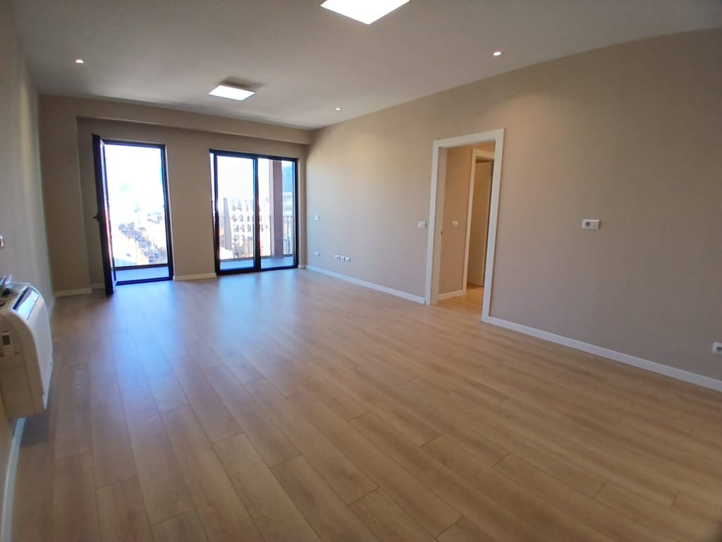 Jepet Apartment me Qera për Zyra tek Tirana Garden Building, Rruga e Kavajës.