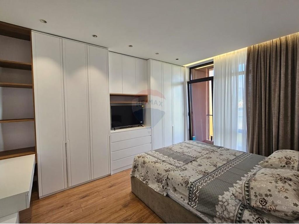 1+1 apartment for rent on Bulevardi i Ri!