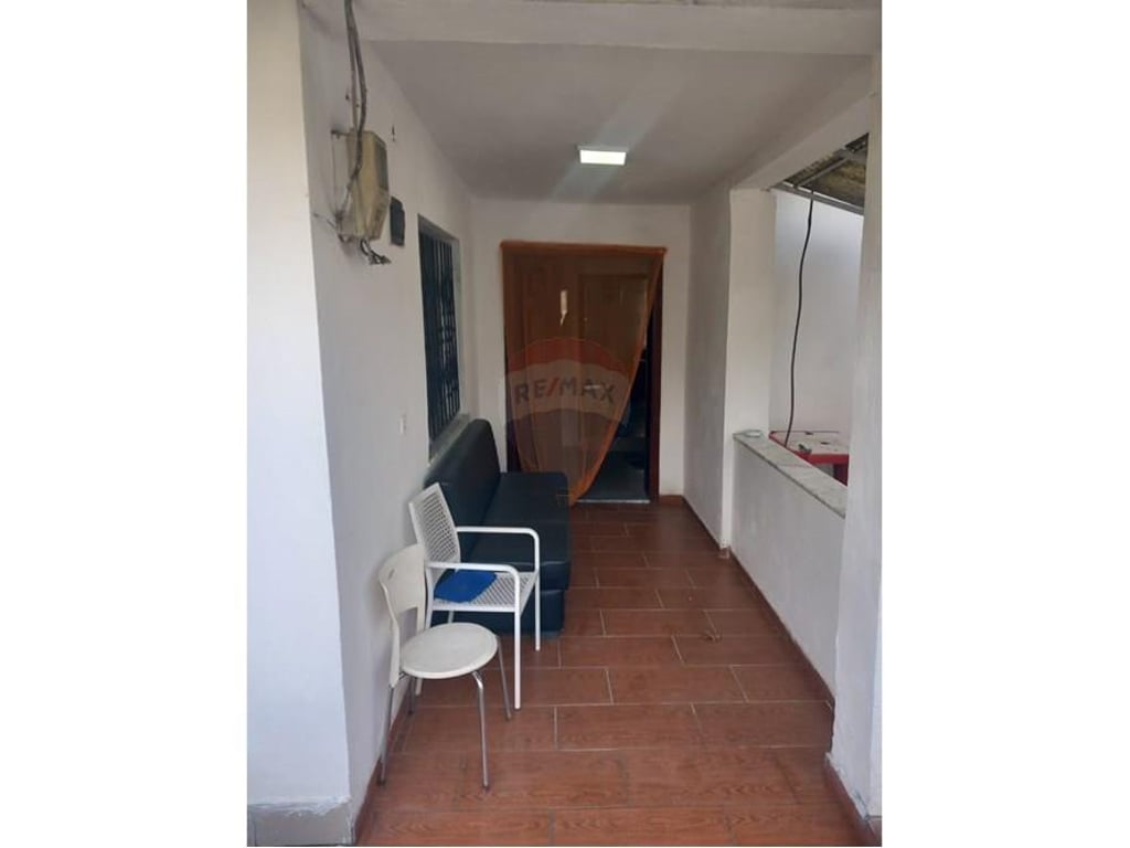 Jepet shtepi me qera