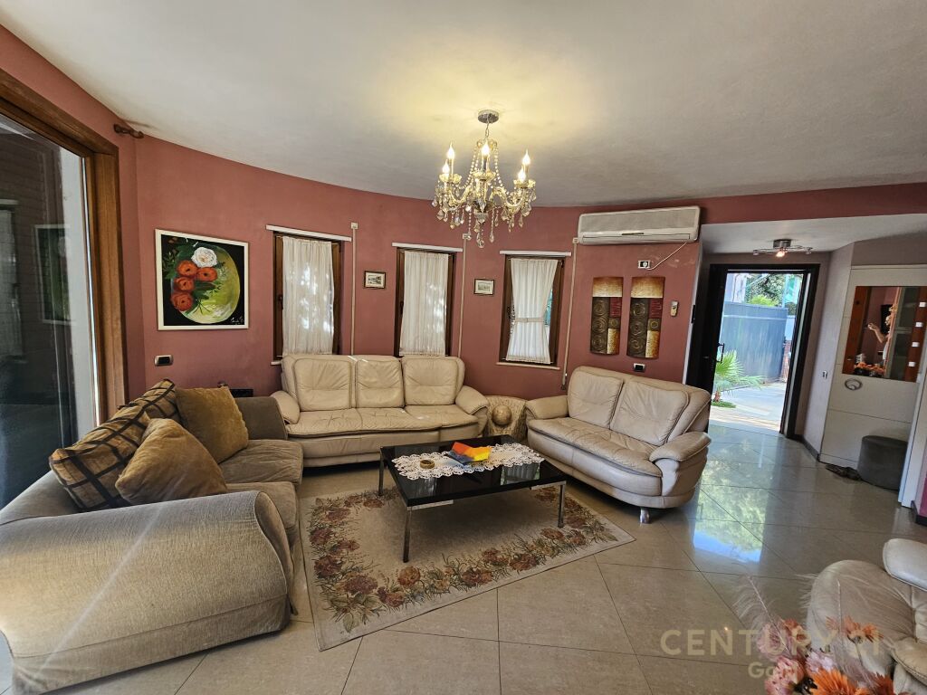 VILLA FOR SALE IN QERRET!