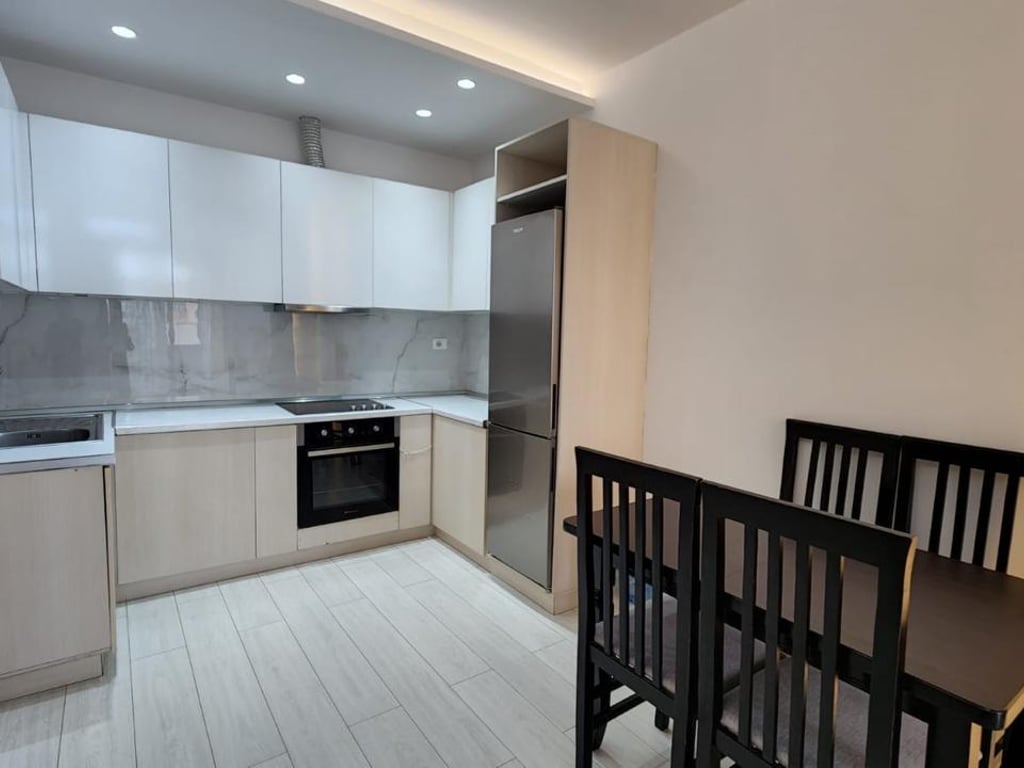 Apartament 2+1 me qira tek Shkolla e Baletit!
