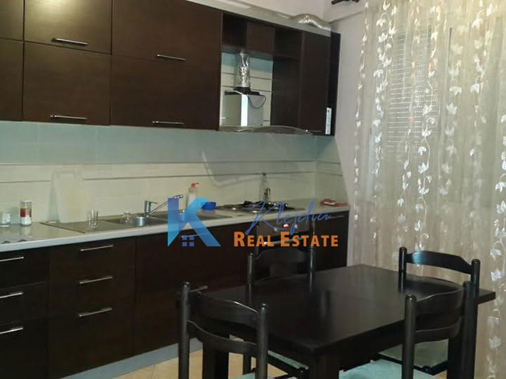 2+1 per qira te Liqeni i Thate, afer Kopshtit Zoologjik