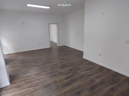 Zyre me qera 2+1 Tek Komuna e Parisit (ID BZ2407) Tirane.