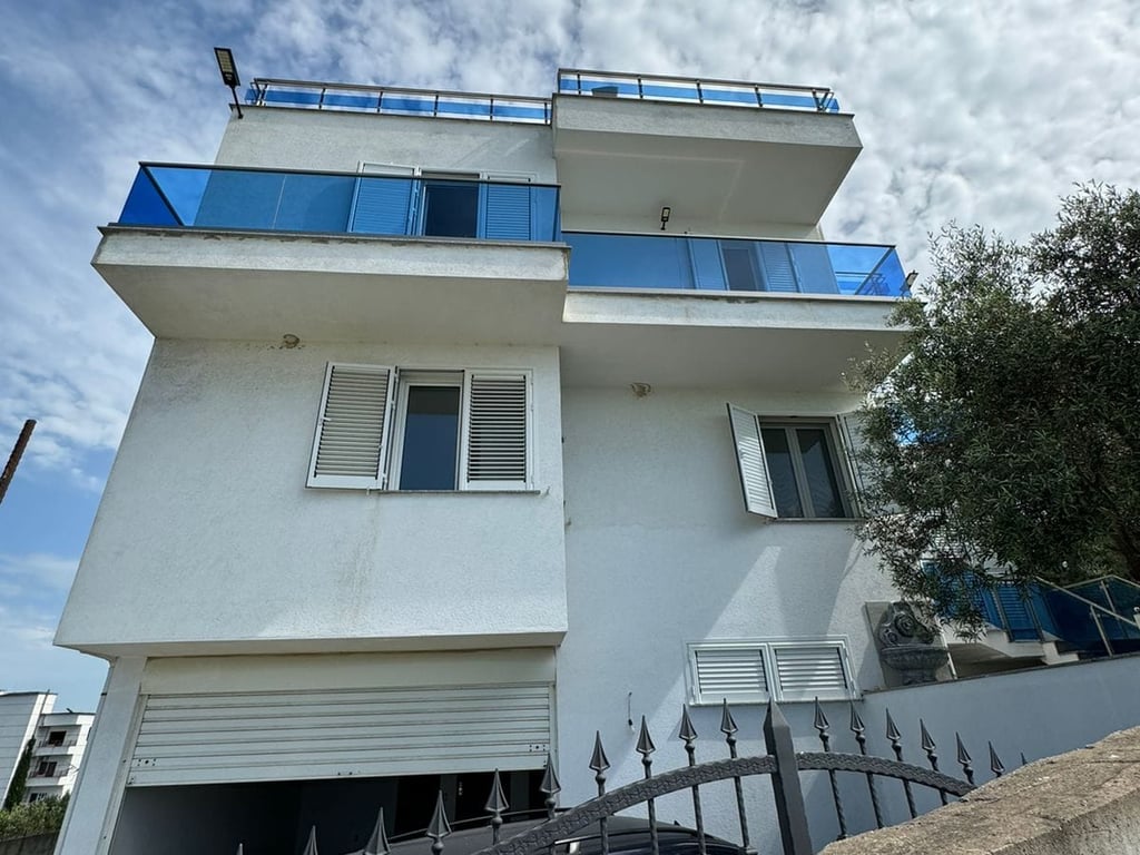 Karpen, private villa in a fantastic position, with a full view of the sea, Karpen.