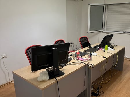 Zyre per qira te Petro Nini