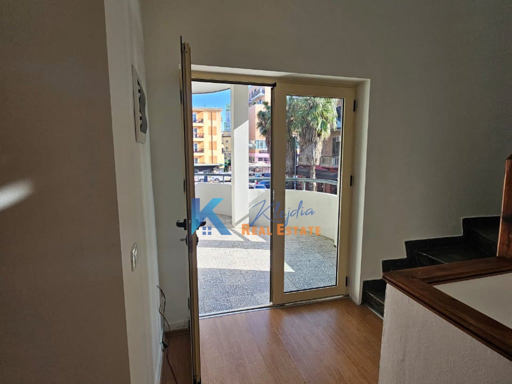 AMBIENT ZYRE PER QIRA AFER STADIUMIT DINAMO