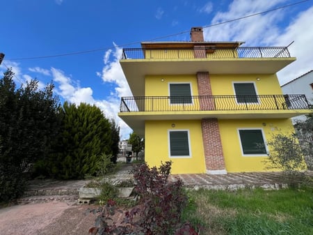 VENDESI VILLA 450 M2 A MJULL BATHORE
