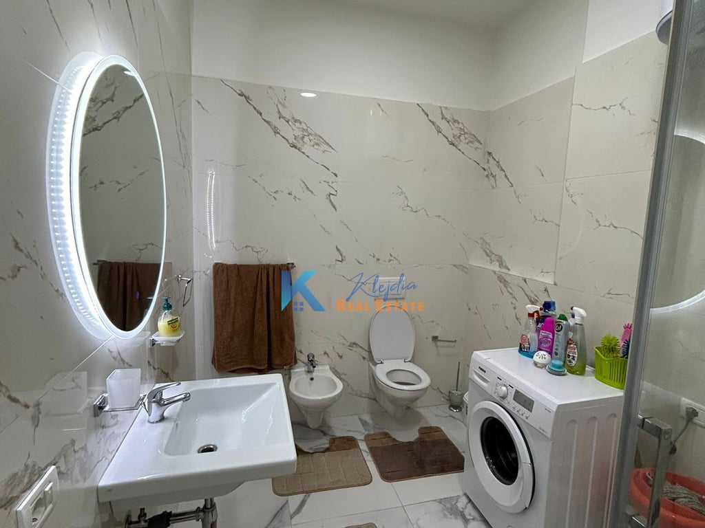 1+1 me qira te Liqeni i Thate, Rruga Peti