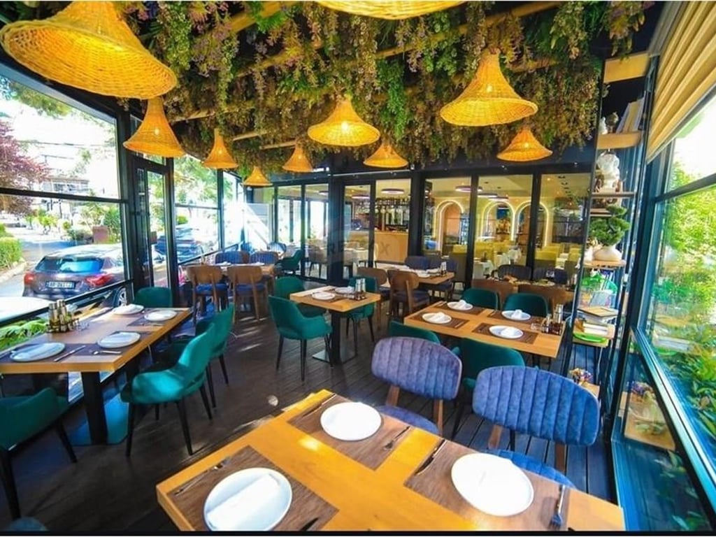 JEPET ME QERA RESTORANT 180M2 ne zonen e 21-shit