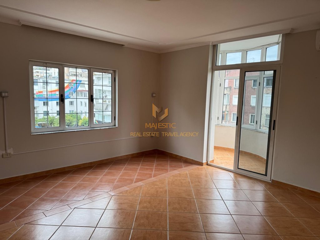 4+1+2 OFFICE FOR RENT AT WILLSON SQUARE