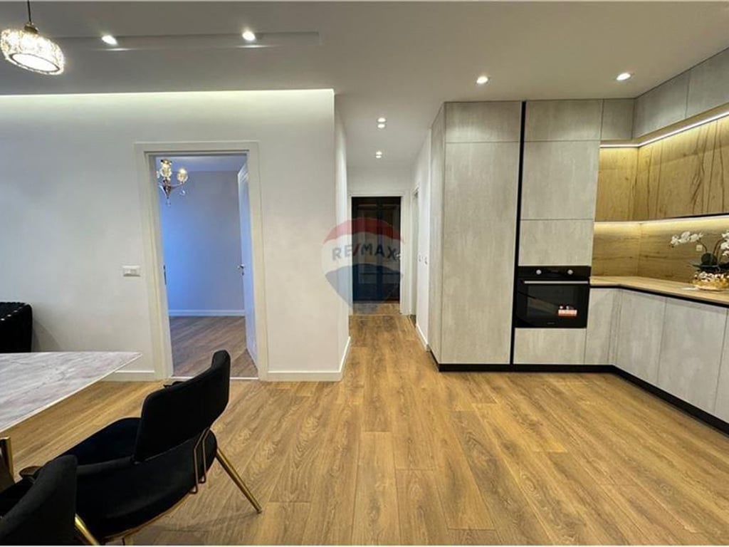 Shitet Apartament 2+1