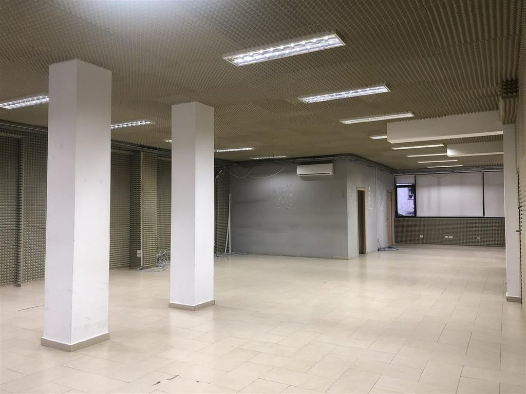 OFFICE OPEN SPACE FOR RENT 350M2 3000 EURO ELBASAN STREET